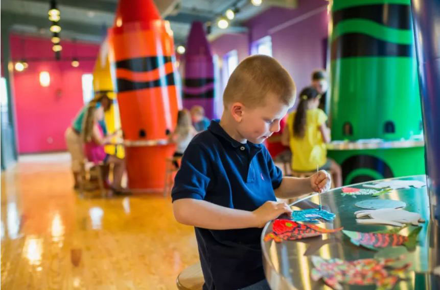 kid doing painting at Crayola Factory