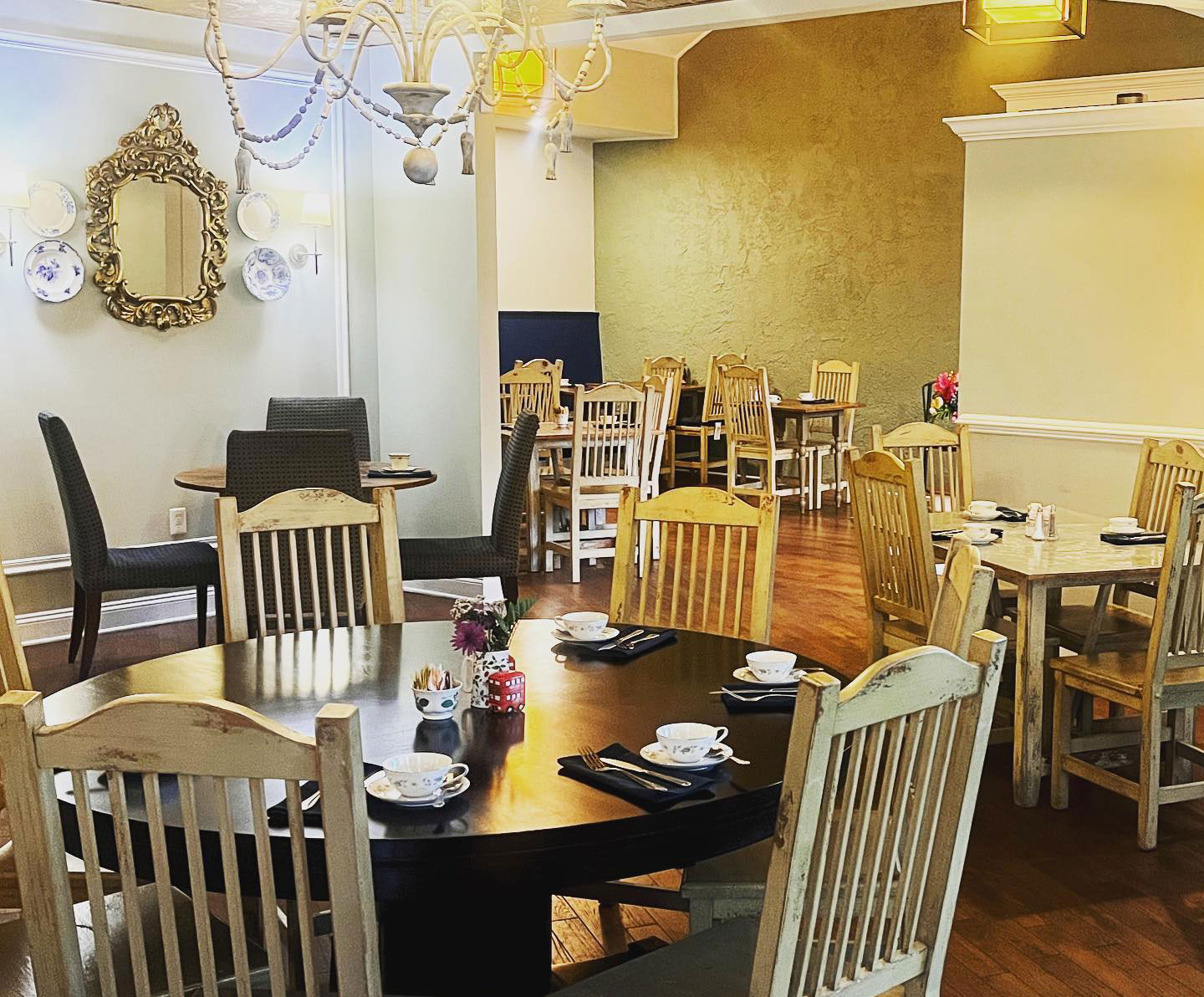 empty tables and chairs inside a tea shop