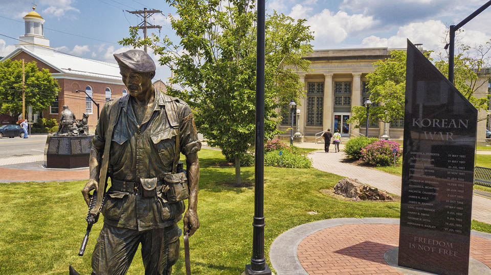 Soldier statue at korean war memorial