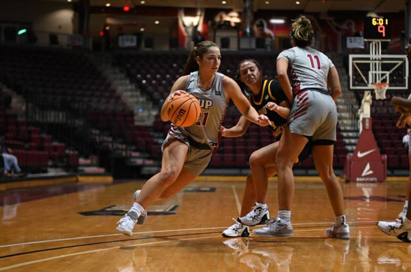 women playing basketball