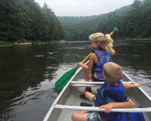 kids canoeing