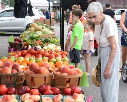 farmers market apples and vegetables